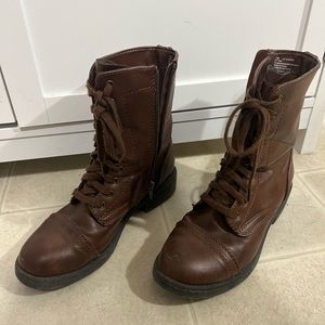 BROWN COMBAT BOOTS